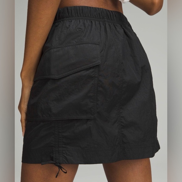 NWT Lululemon Nylon Cargo Mini Skirt in Black Pull & Tie The Side Seams Size L - Picture 2 of 11